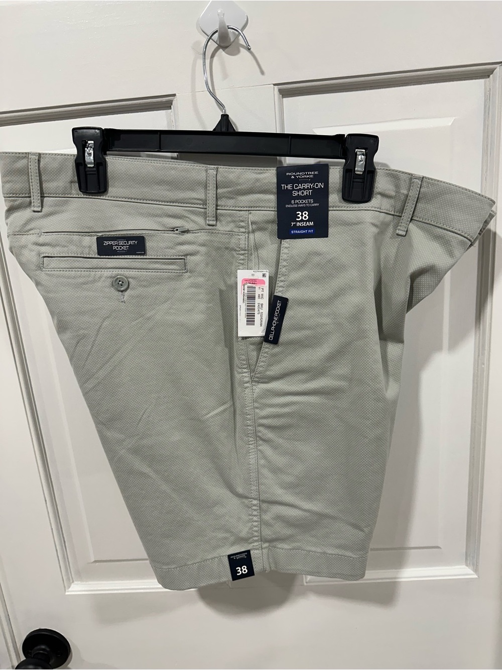 Roundtree & Yorke Flat-Front Men’s Shorts in Light Gray